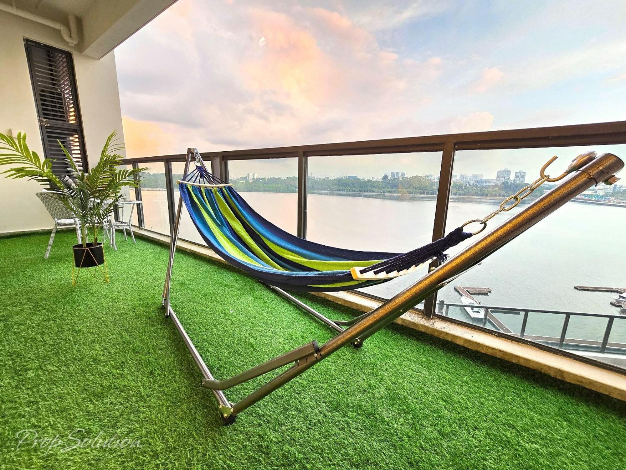 Full Seaview 3br Ciq 9-10 Pax Apartment Johor Bahru