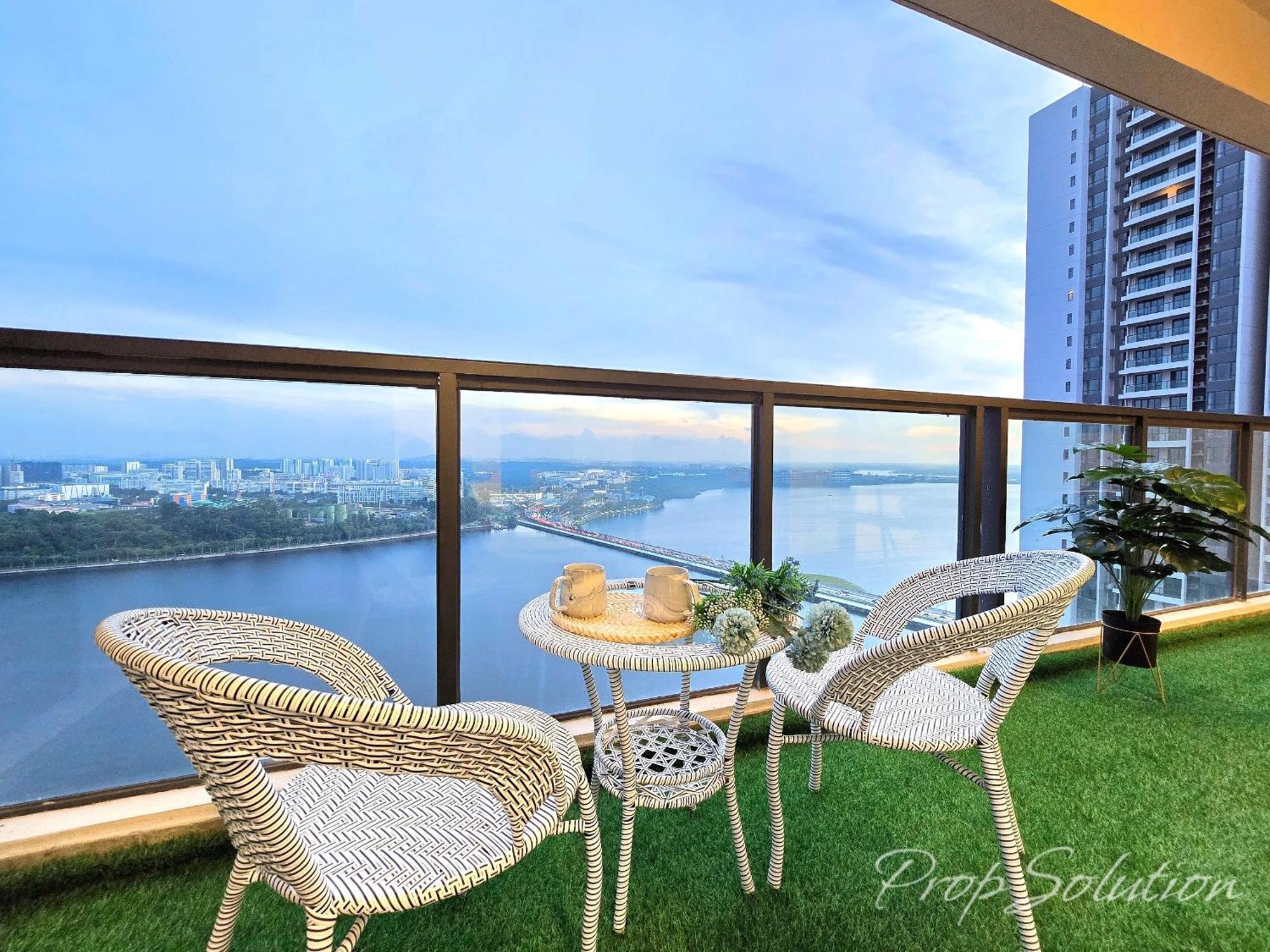 Full Seaview 3br Ciq 9-10 Pax Apartment Johor Bahru